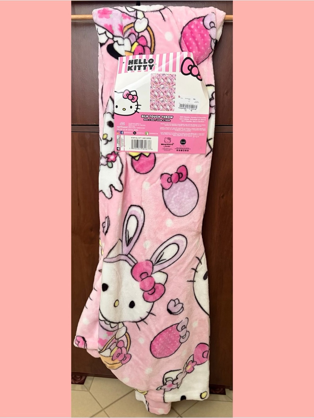 NWT 50in x 70in Hello Kitty Pink Plush Throw